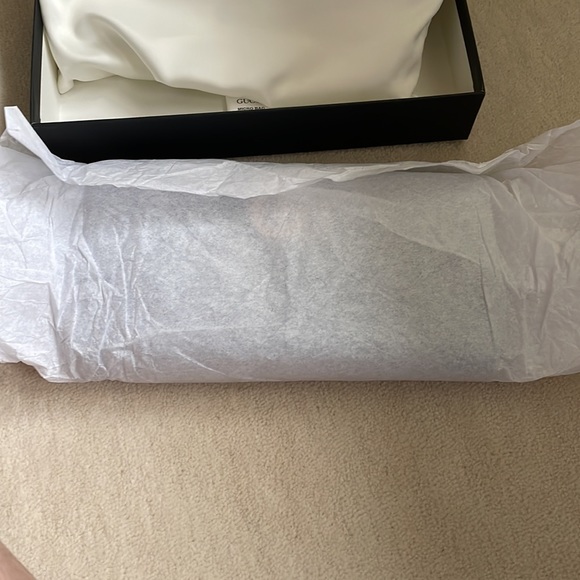 GUCCI MARMONT all around top zip wallet. - Picture 10 of 16